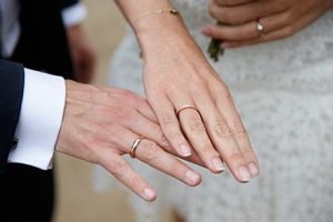 Für Ihre Hochzeitsfeier in Dortmund bieten wir Ihnen unterschiedliche Arrangements an.